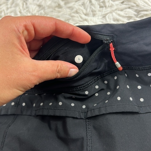 Lululemon Speed Short Black (Reflective Dots) - Picture 5 of 6